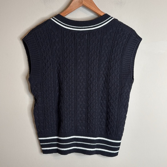 Evereve black sweater vest with white detail v-neck - Picture 4 of 6